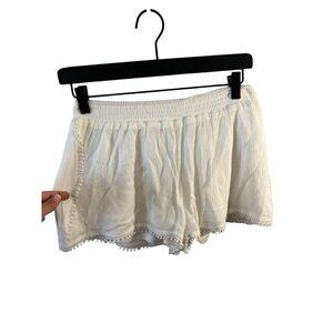 Boutique white shorts size large